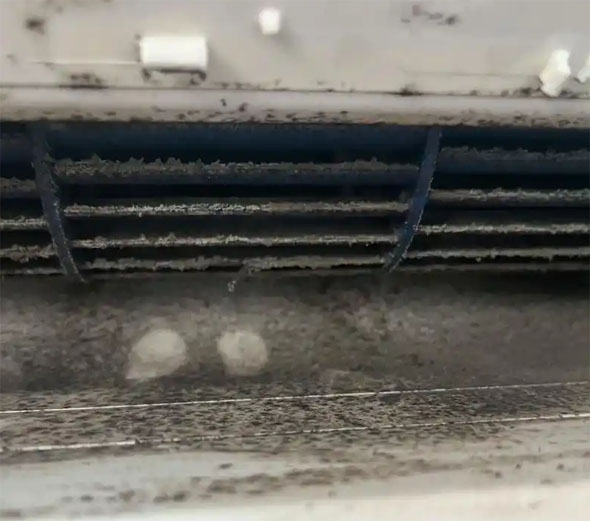 向阳空调吹的风有股烧焦味是怎么回事